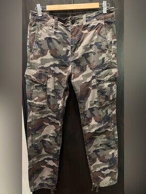 American Eagle Outfitters Men’s Camo Flex Cargo Pants size 30